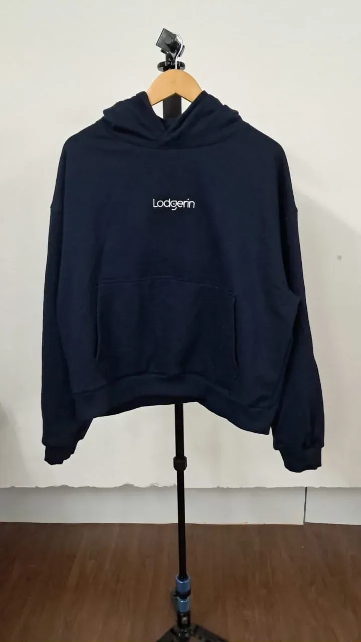Hoodie Lodgerin con bordado discreto — fabricación Texlink